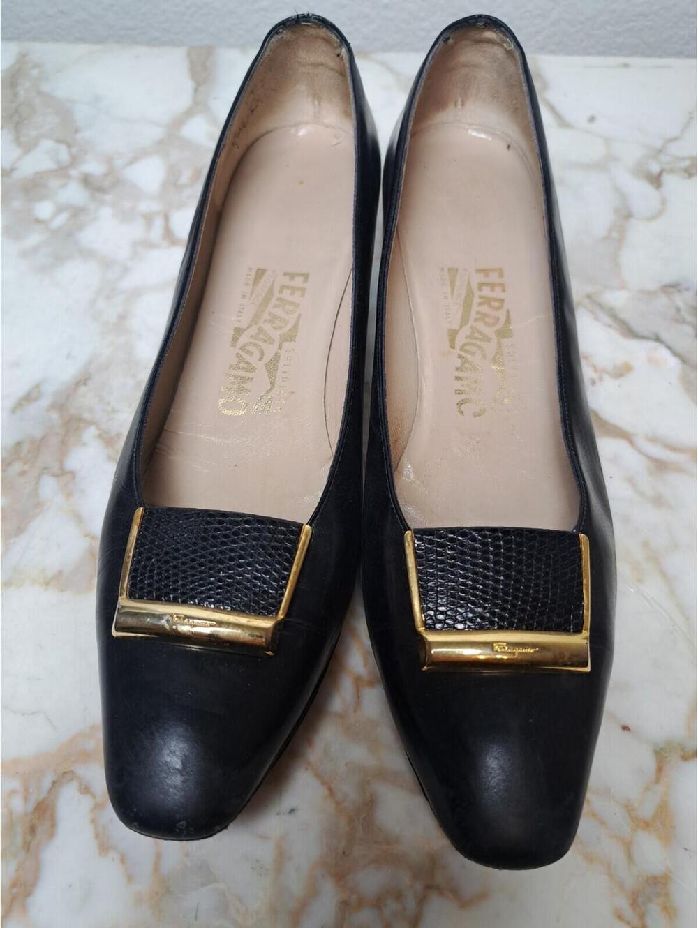 Salvatore Ferragamo black Made in Italy Shoes Sz 9 aa